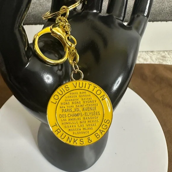 Trunks and Bags Louis Vuitton Yellow and Light Blue Keychains - Picture 2 of 5